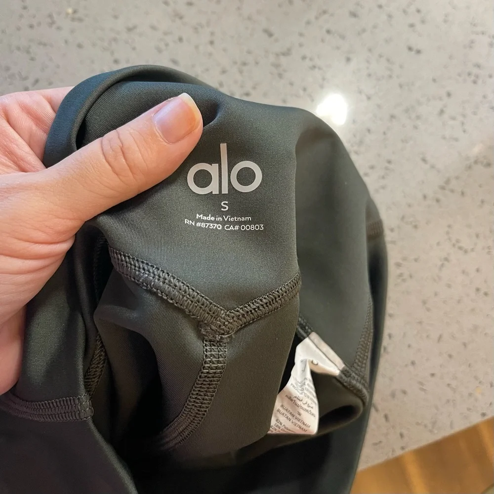 Alo Yoga 5” Airlift Energy Short in Dark Cactus size S Small